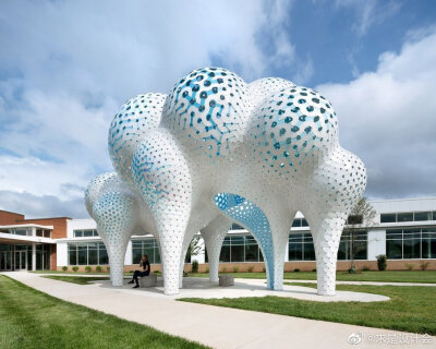 “梦之柱”展览装置，夏洛特市 / MARC FORNES / THEVERYMANY。#求是爱设计#