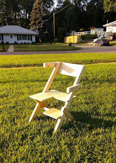 “坐没坐相椅” - by艺术家MáMatiazi以色列一个父亲，为她“坐没坐相”的女儿打造的椅子。想要拥有 ~
