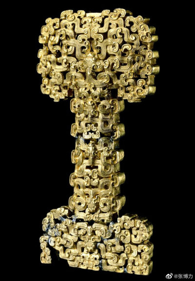 [cp]蟠螭纹黄金剑柄
来自战国时代的震撼之美。
该器传出土于山西大同浑源县东周墓， ​20世纪初期流失海外。
战国。大英博物馆藏。 ​​​​[/cp]