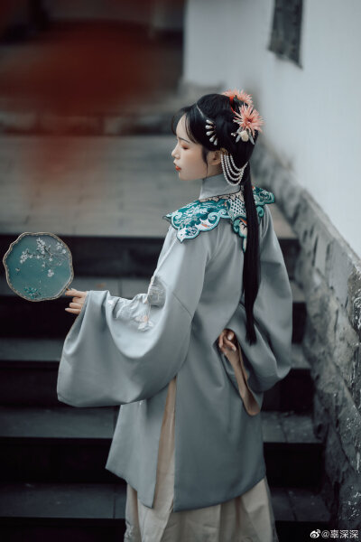 摄影@名柯__
出镜/妆造@辜深深
#重庆约拍##汉服写真# ​