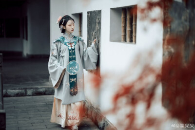 摄影@名柯__
出镜/妆造@辜深深
#重庆约拍##汉服写真# ​