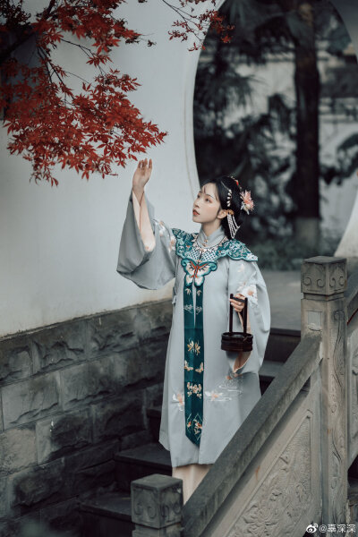 摄影@名柯__
出镜/妆造@辜深深
#重庆约拍##汉服写真# ​