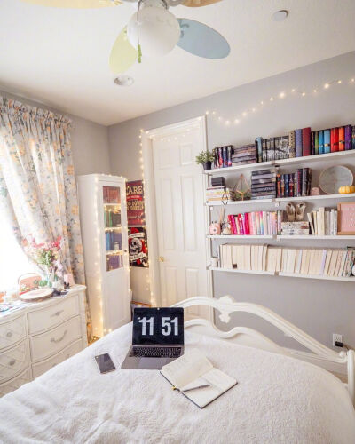 精致女孩的卧室✨ins：twirlingpages