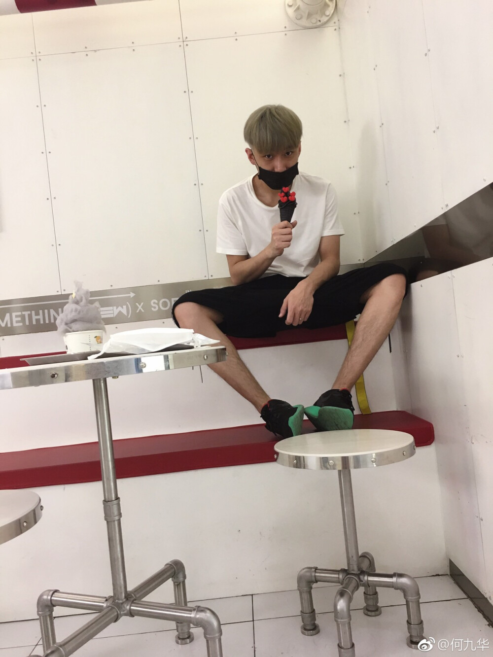 何九华 哭是因为不得 笑是因为爱着