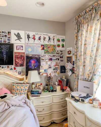 精致女孩的卧室✨ins：twirlingpages