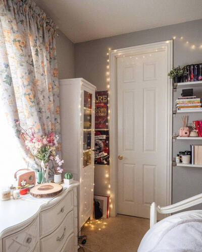 精致女孩的卧室✨ins：twirlingpages