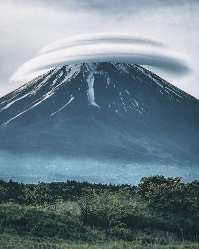 富士山の下