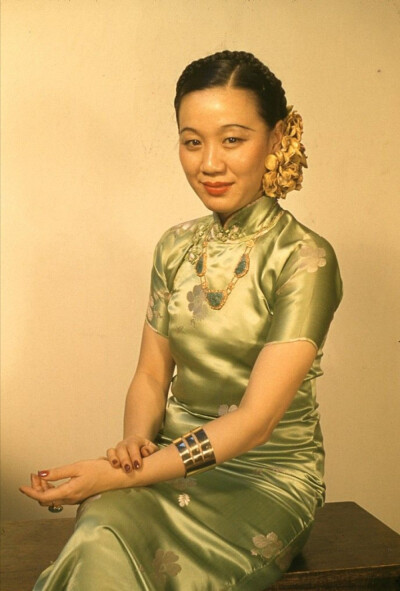 Li Ling-Ai | 美籍华裔电影制片人李灵爱 （1908-2003）
李女士1908年出生在夏威夷，并于1930年毕业于夏威夷大学。由她监制的纪录片《苦干》（Kukan）在1941年获得奥斯卡荣誉奖。
1937年中日战争爆发，为了呼吁大家…