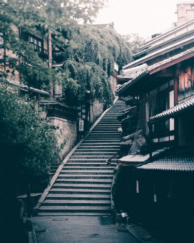 京都的雨天 via.Taro Moberly