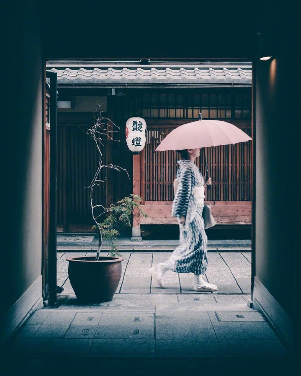 京都的雨天 via.Taro Moberly