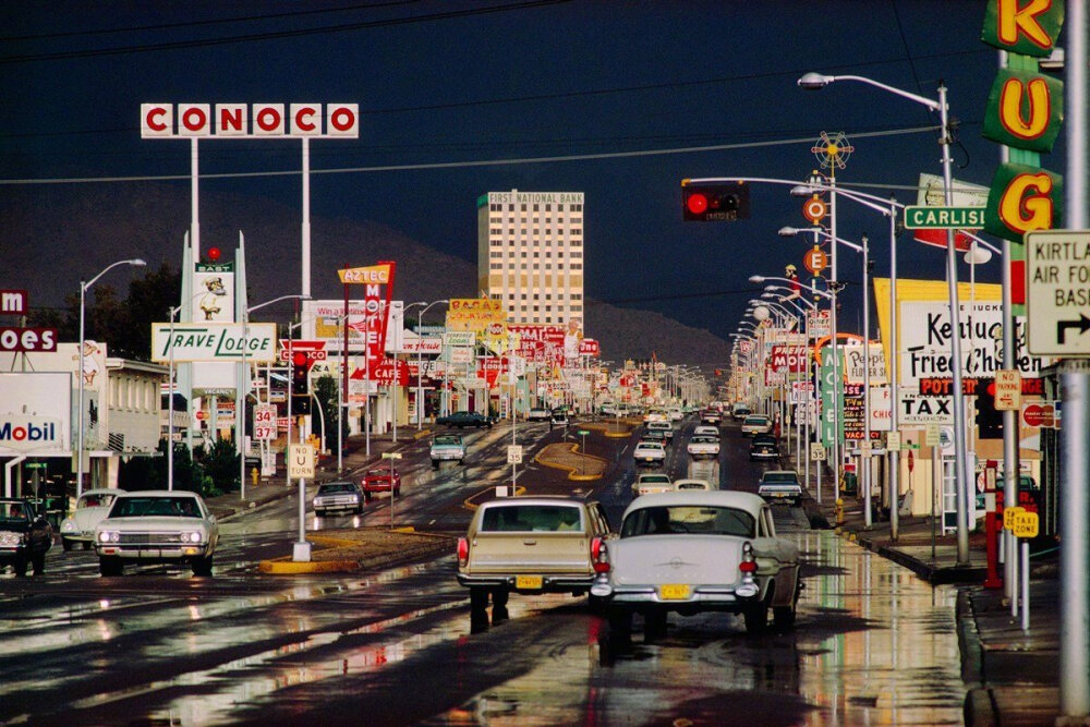 上世纪纽约的繁乱光影。作者：Ernst Haas