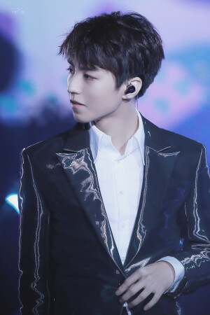 王俊凯×2019.12.31  湖南卫视跨年演唱会×cr：logo