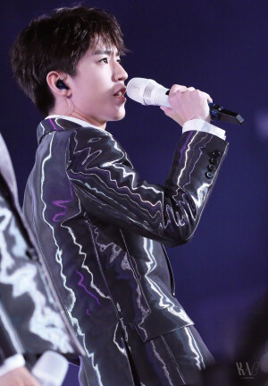 王俊凯×2019.12.31  湖南卫视跨年演唱会×cr：logo