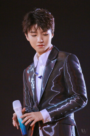 王俊凯×2019.12.31  湖南卫视跨年演唱会×cr：logo