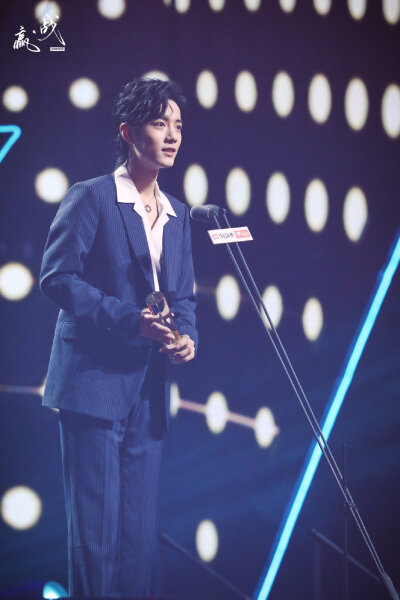 肖战／200108
今日头条年度盛典