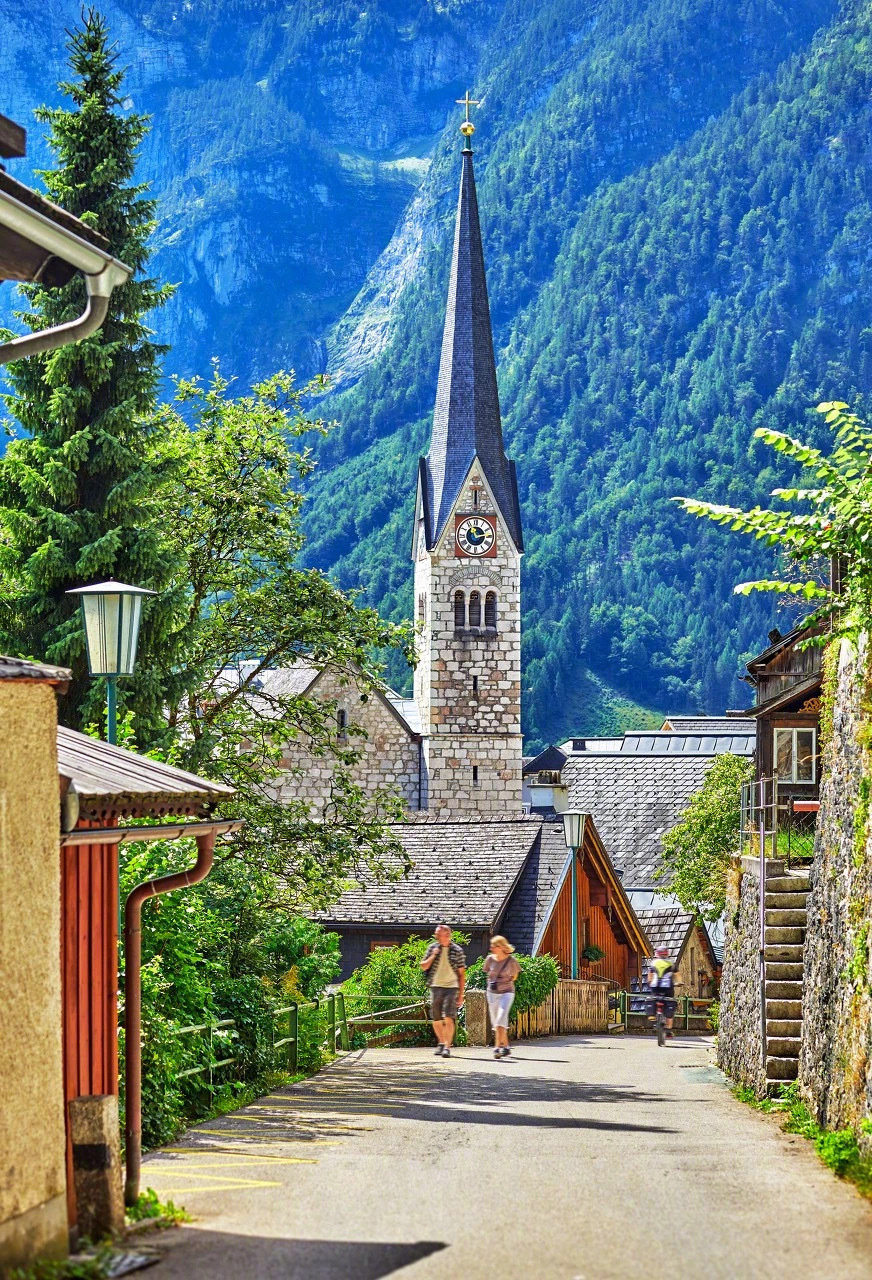 阿尔卑斯山的奥地利小镇