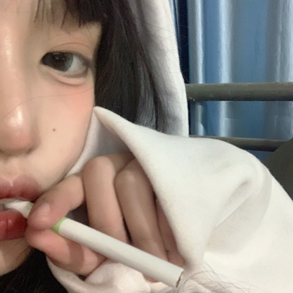 无人问津的港口开满鲜花