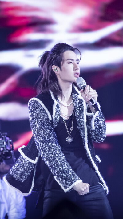 王一博 《无感》LIVE首发表演 191231 湖南卫视跨年 