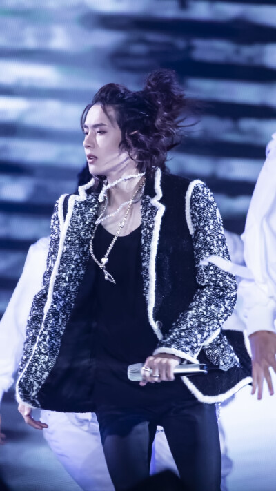 王一博 《无感》LIVE首发表演 191231 湖南卫视跨年 