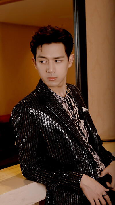 李现 微博之夜
cr. 温柔星现