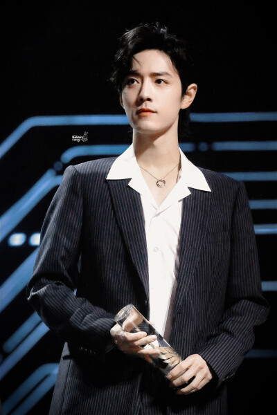 肖战／200108
今日头条年度盛典