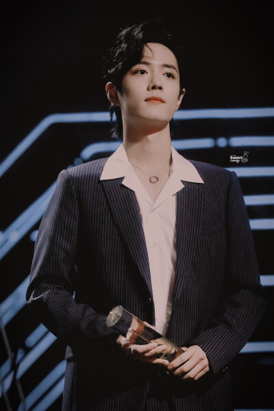 肖战／200108
今日头条年度盛典