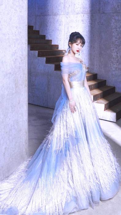 杨紫微博自调壁纸♡
二转注明:顾雨曦