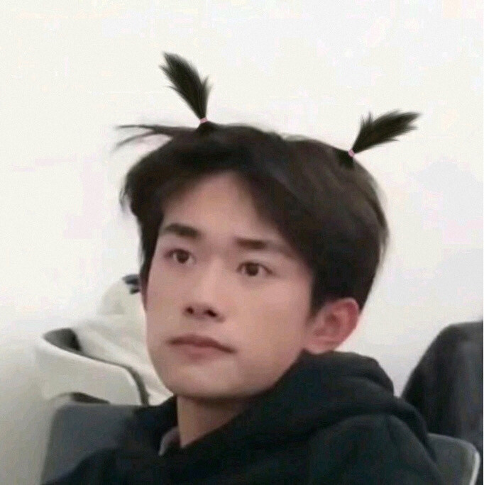 易烊千玺
微博@原图佬