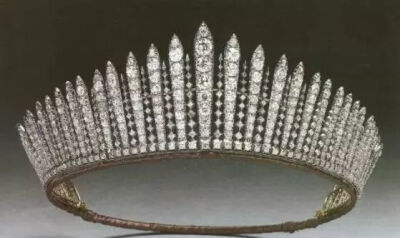 玛丽王后的穗状冠冕