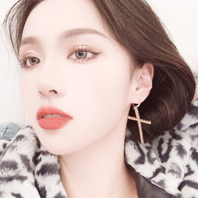 小缃的真人御姐头 自截自调不易 二传注明出处 拿图点赞 原图来自vb：海伦起床了吗