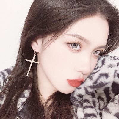 小缃的真人御姐头 自截自调不易 二传注明出处 拿图点赞 原图来自vb：海伦起床了吗