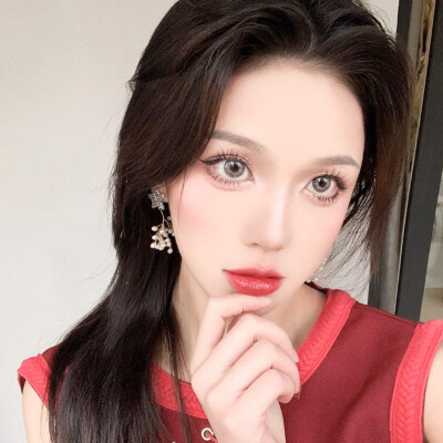小缃的真人御姐头 自截自调不易 二传注明出处 拿图点赞 原图来自vb：海伦起床了吗