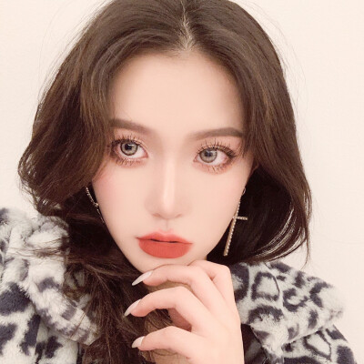 小缃的真人御姐头 自截自调不易 二传注明出处 拿图点赞 原图来自vb：海伦起床了吗