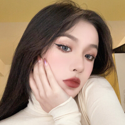 小缃的真人御姐头 自截自调不易 二传注明出处 拿图点赞 原图来自vb：海伦起床了吗