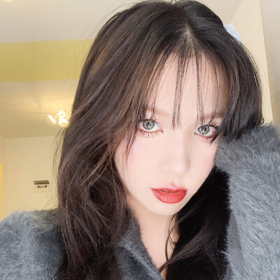 小缃的真人御姐头 自截自调不易 二传注明出处 拿图点赞 原图来自vb：海伦起床了吗