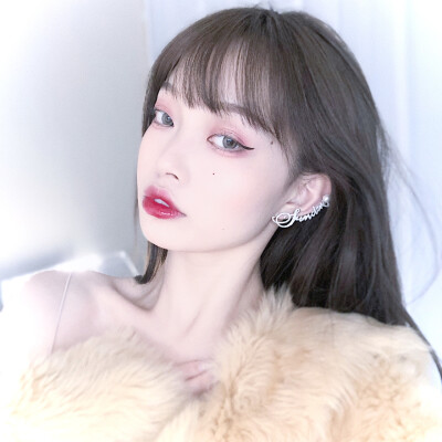 小缃的真人御姐头 自截自调不易 二传注明出处 拿图点赞 原图来自vb：·GeiCh·