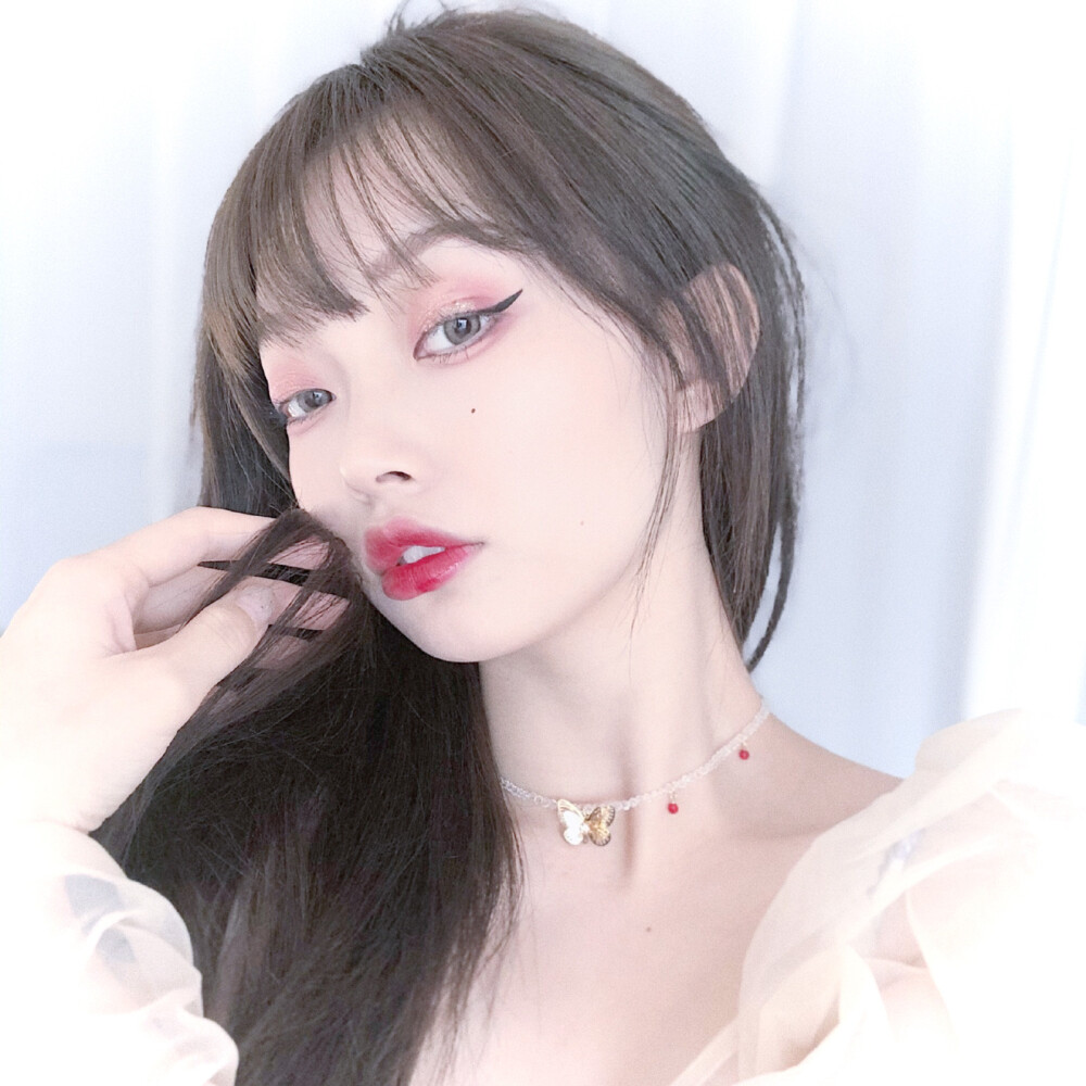 小缃的真人御姐头 自截自调不易 二传注明出处 拿图点赞 原图来自vb：·GeiCh·