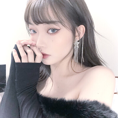 小缃的真人御姐头 自截自调不易 二传注明出处 拿图点赞 原图来自vb：·GeiCh·