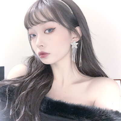 小缃的真人御姐头 自截自调不易 二传注明出处 拿图点赞 原图来自vb：·GeiCh·