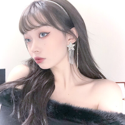小缃的真人御姐头 自截自调不易 二传注明出处 拿图点赞 原图来自vb：·GeiCh·