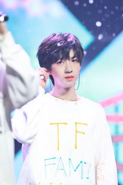 TF家族新年音乐会
翔霖
cr 水印