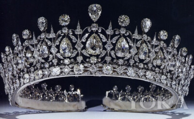 法夫王冠（The Fife Tiara）
法夫王冠是法夫公爵迎娶英国国王爱德华七世的大女儿路易斯公主时赠送的礼物。这顶王冠使用了数百颗钻石，且大小都在1到10克拉之间。由于这顶王冠太过奢华，当时的维多利亚女王认为法夫当…