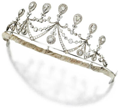 Platinium and diamond tiara. Circa 1910