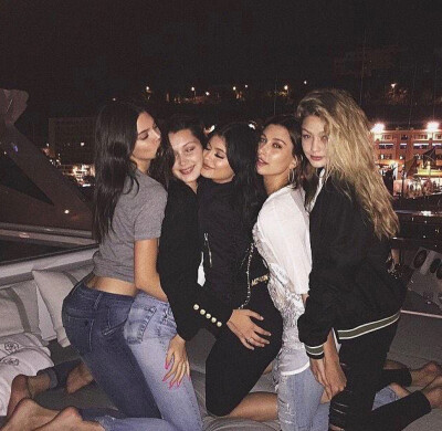 Kendall Bella Kylie hailie Gigi