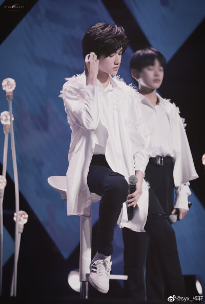 200111TF家族重逢新年音乐会
洁白无瑕的小天使
cr.logo 微博