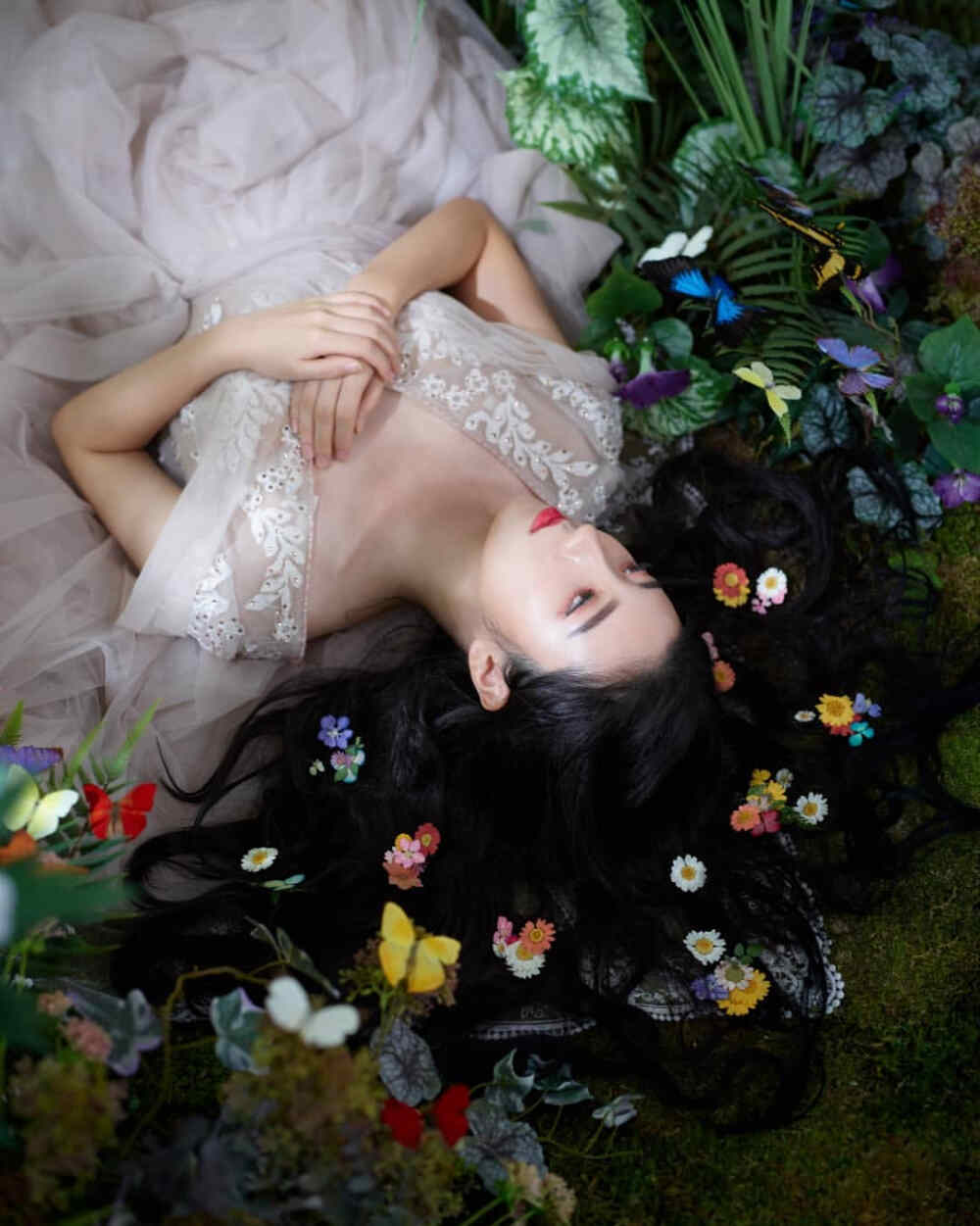 在未曾实现的梦境里
培育着无法绽放的花
摄影作品集
韩国摄影师作品