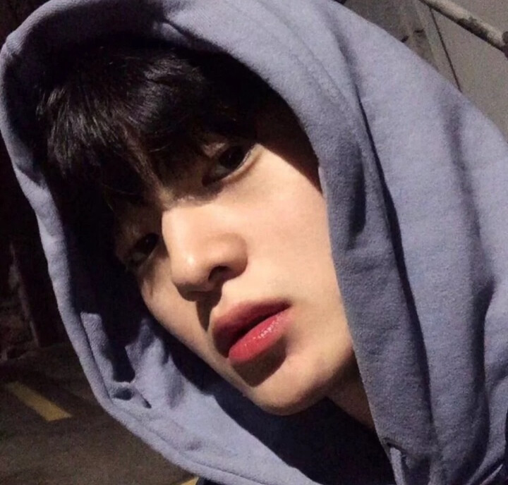  你曾尝试销声匿迹 你只不过是无人问津。