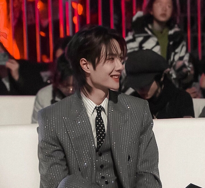  你曾尝试销声匿迹 你只不过是无人问津。