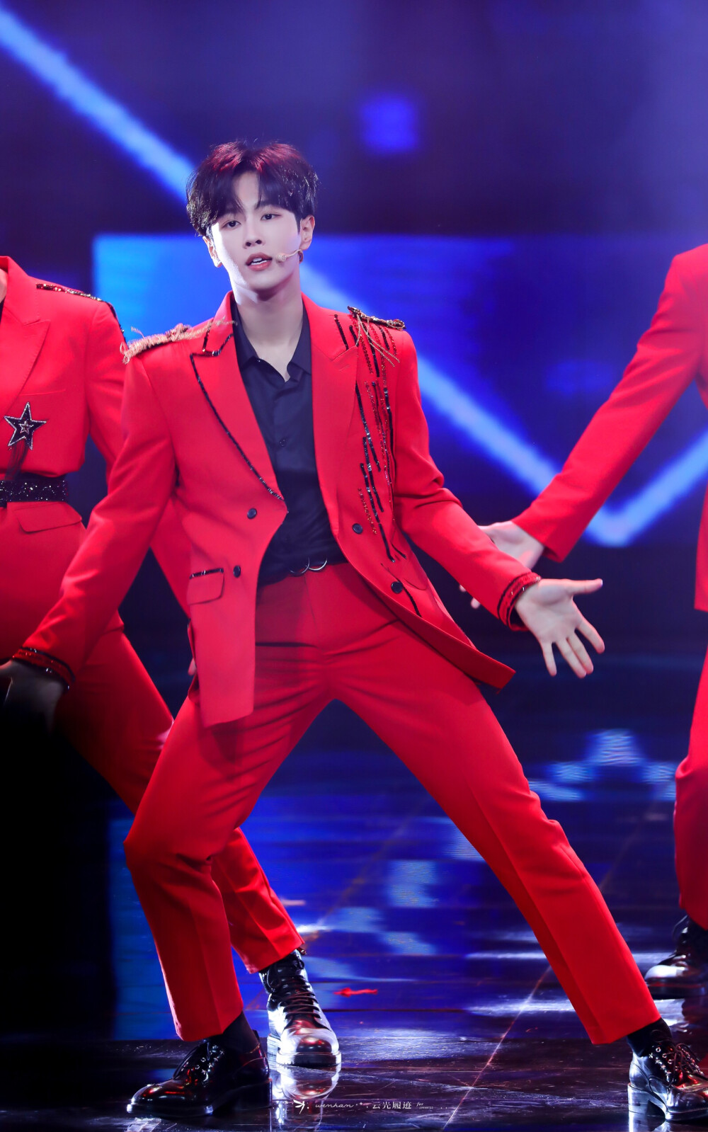 直通春晚第二场unine李汶翰crlogo