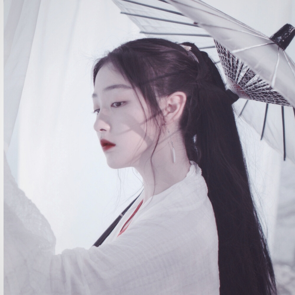 “路漫漫其修远兮。“
©江微-